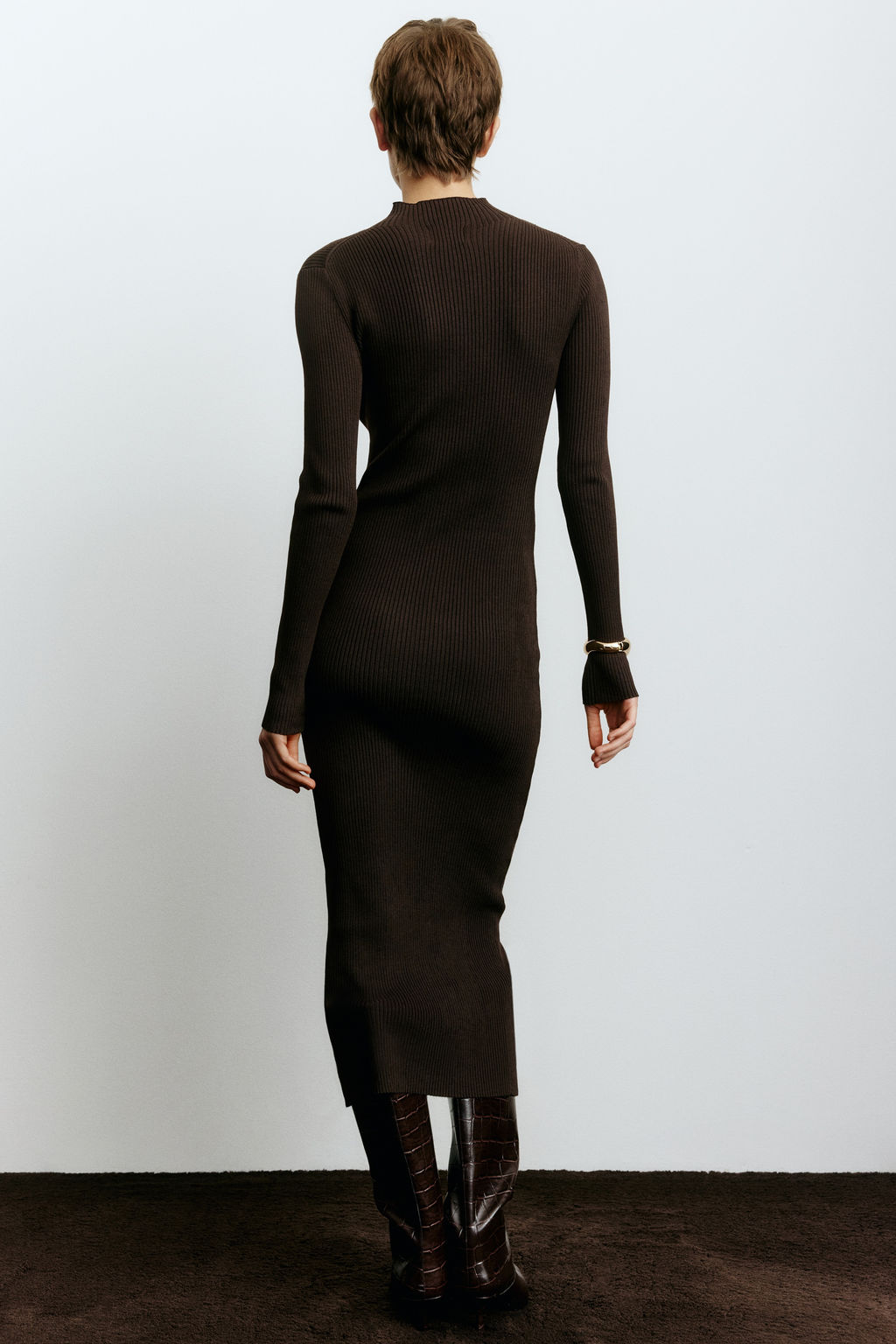 Vestido en punto acanalado con cuello perkins - H&m фото 7
