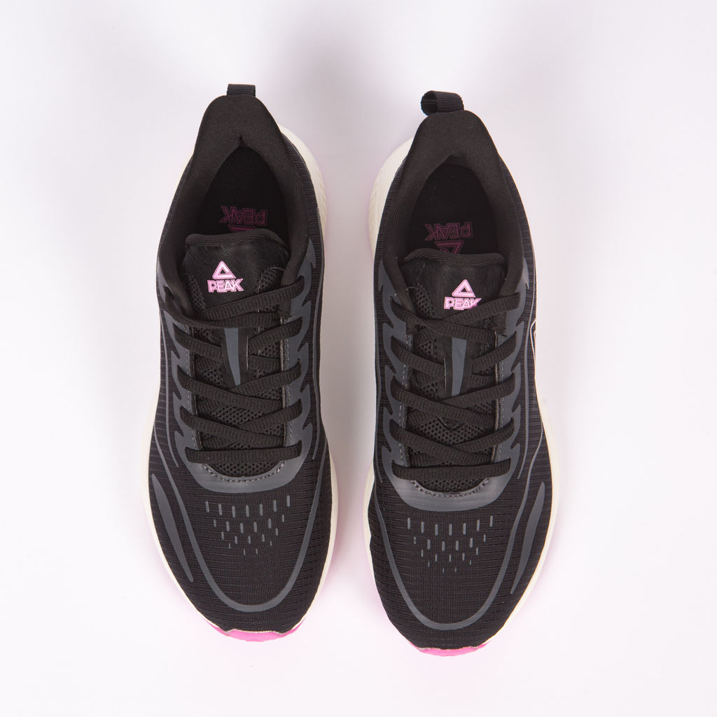 Кроссовки женские