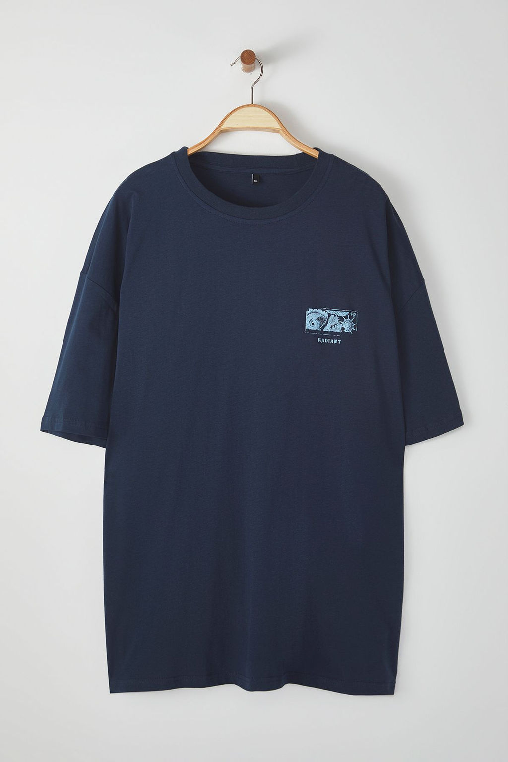 TRENDYOL MAN Buyuk Beden Lacivert Oversize/Genis Kesim Kabar?k Yaz? Bask?l? %100 Pamuklu T-shirt TMNSS25BF00018 - Trendyolmilla фото 4