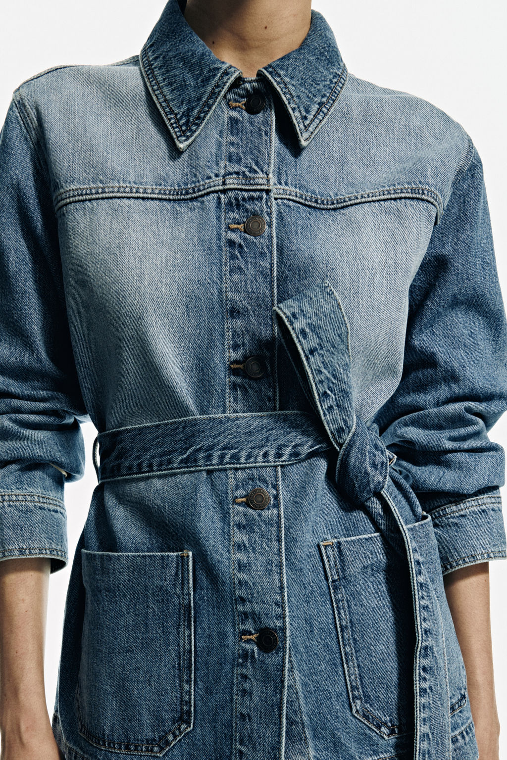 Chaqueta denim con cintur?n de anudar - H&m фото 4