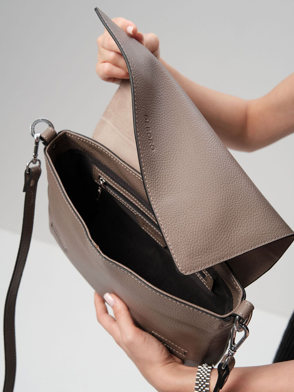 Сумка кожаная на плечо Deboro 30181 тауп