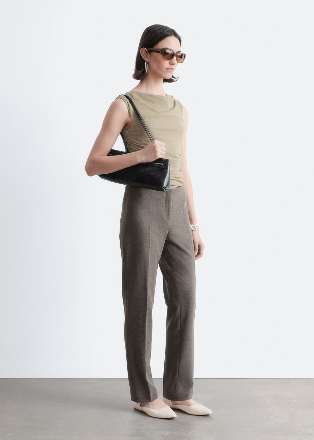 Pantalones con pliegues marcados entallados - H&m фото 6