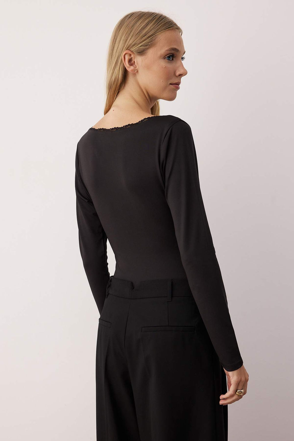 Siyah V Yaka Dantel Detayl? C?tc?tl? Esnek Orme Body TWOAW26BD00013 - Trendyolmilla фото 4