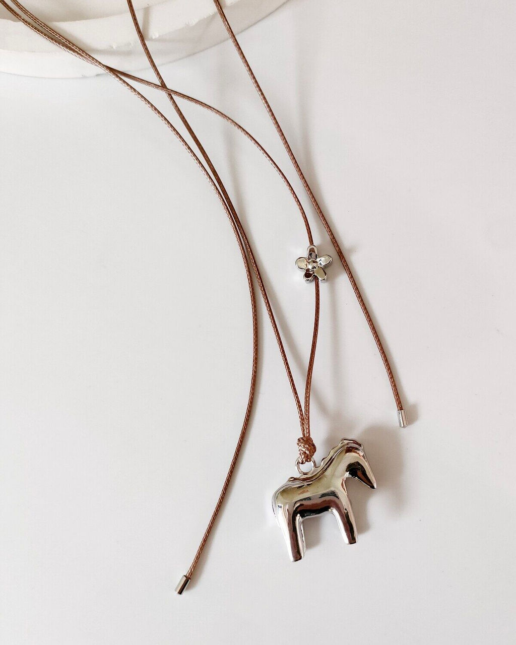 Подвеска на шнурке