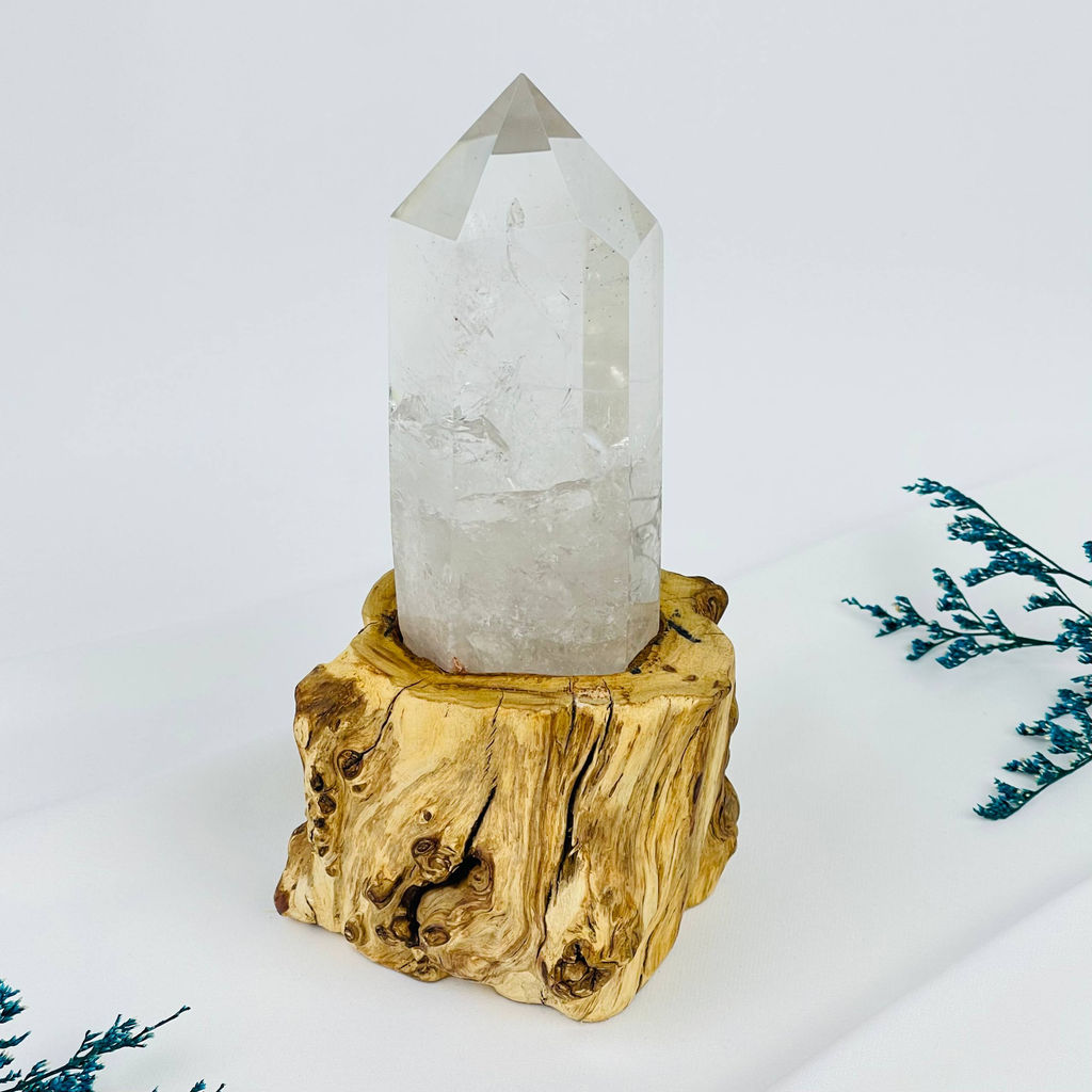 Кристалл из Горного Хрусталя на подставке