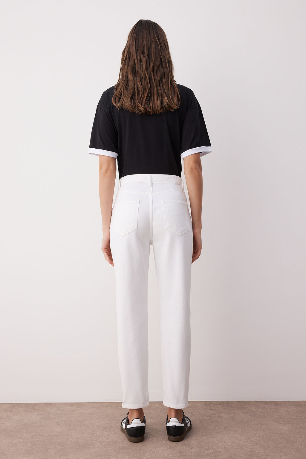 Beyaz Yuksek Bel Mom %100 Pamuk Non-Stretch Jeans TWOAW24JE00076