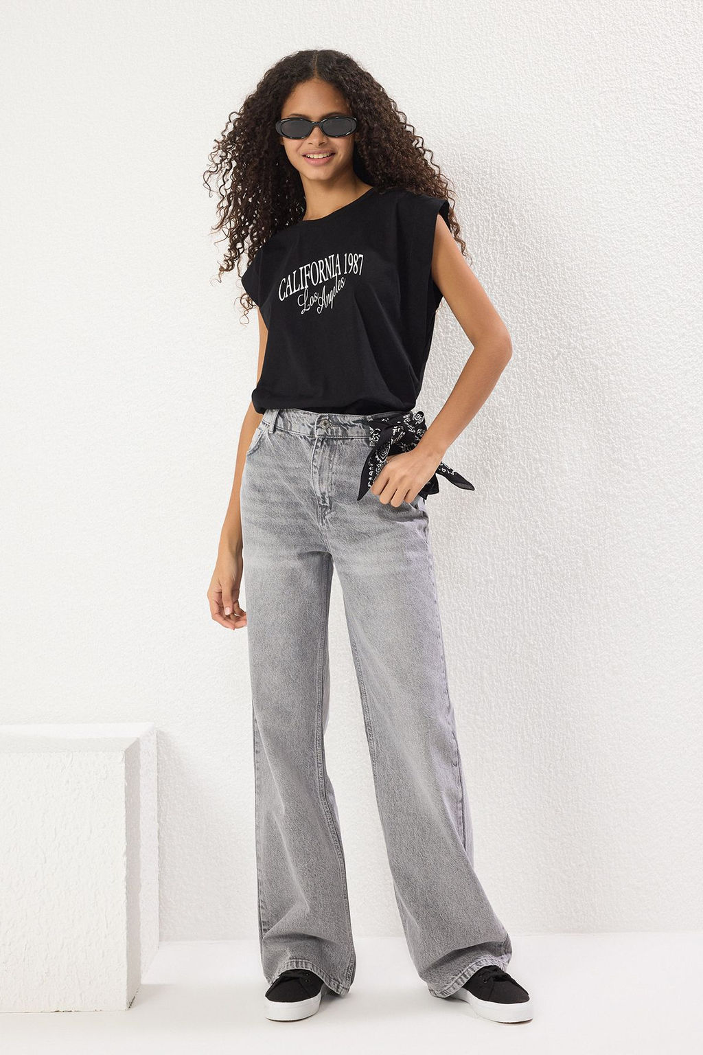 Gri Arka Bel Lastikli Normal Bel Wide Leg Jeans TWOSS25JE00228 - Trendyolmilla фото 2