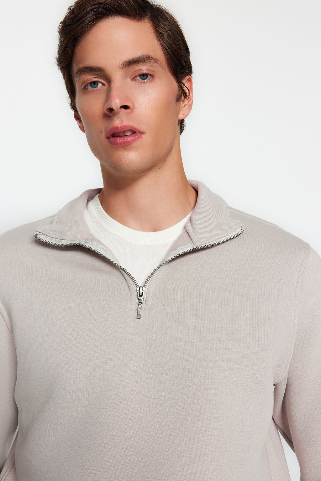 Gri Regular/Normal Kesim Dik Yaka Fermuarl? Pamuklu Basic Ici Polar Sweatshirt TMNAW24SW00041