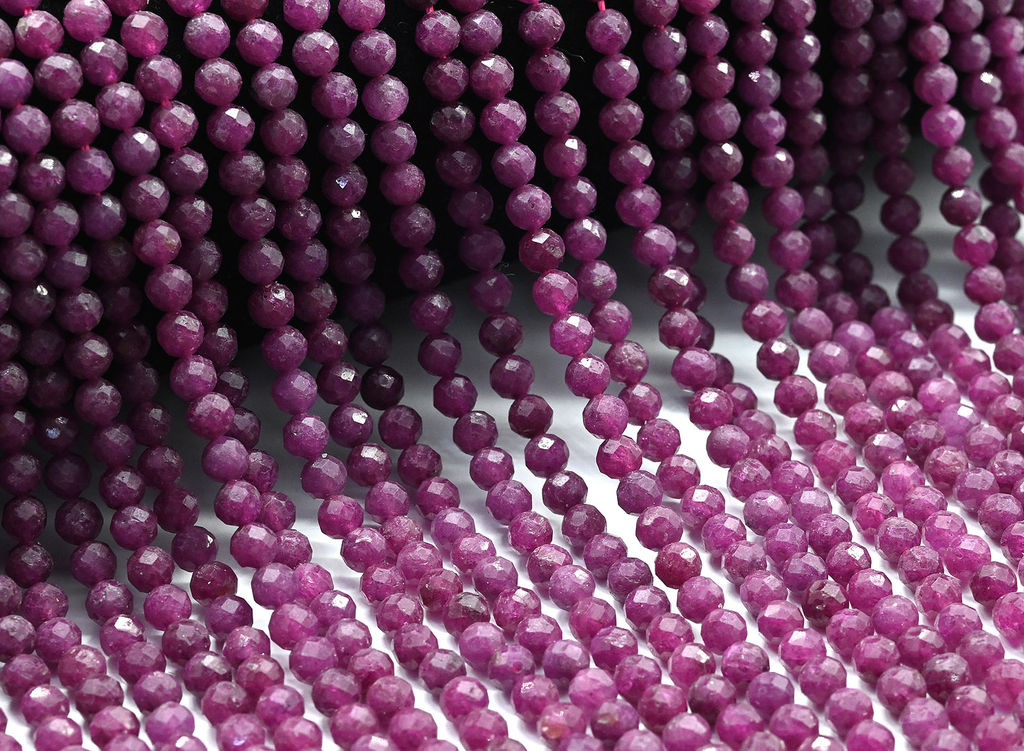 Бусины из рубина шарик гр.4мм, 39см, 93 бусины Радуга камня