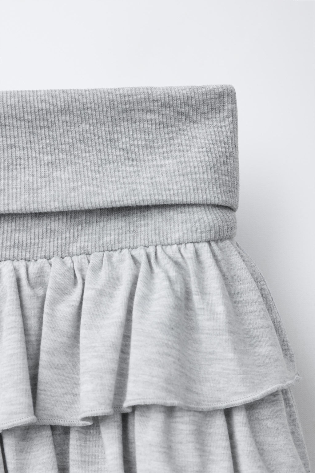 FALDA BERMUDA VOLANTES RAYAS / Gris vigor?