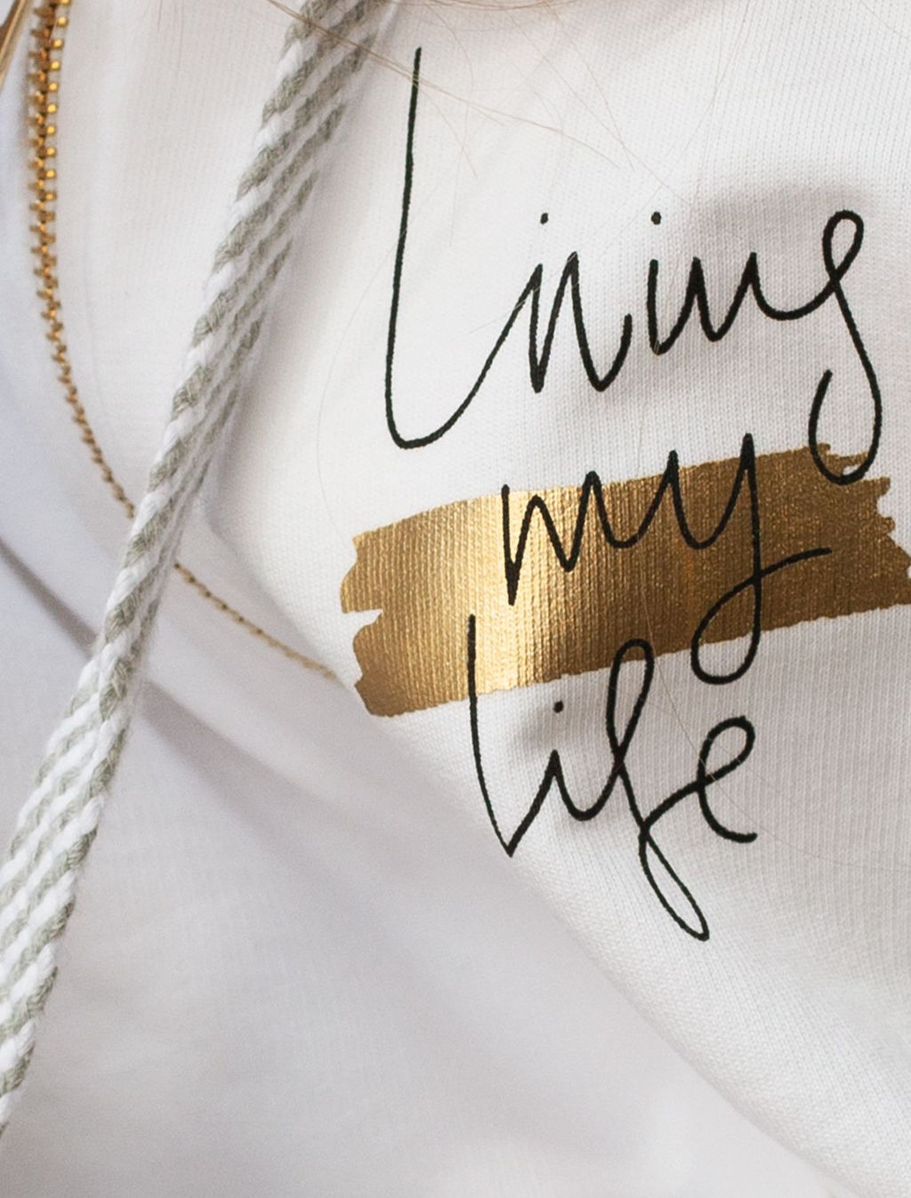 Худи на молнии из премиального футера с золотистой фурнитурой