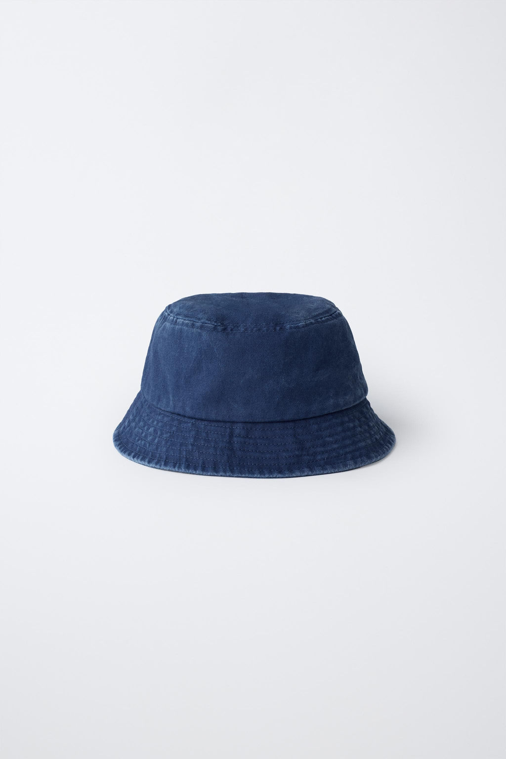 GORRO BUCKET COSTURAS / Azul claro