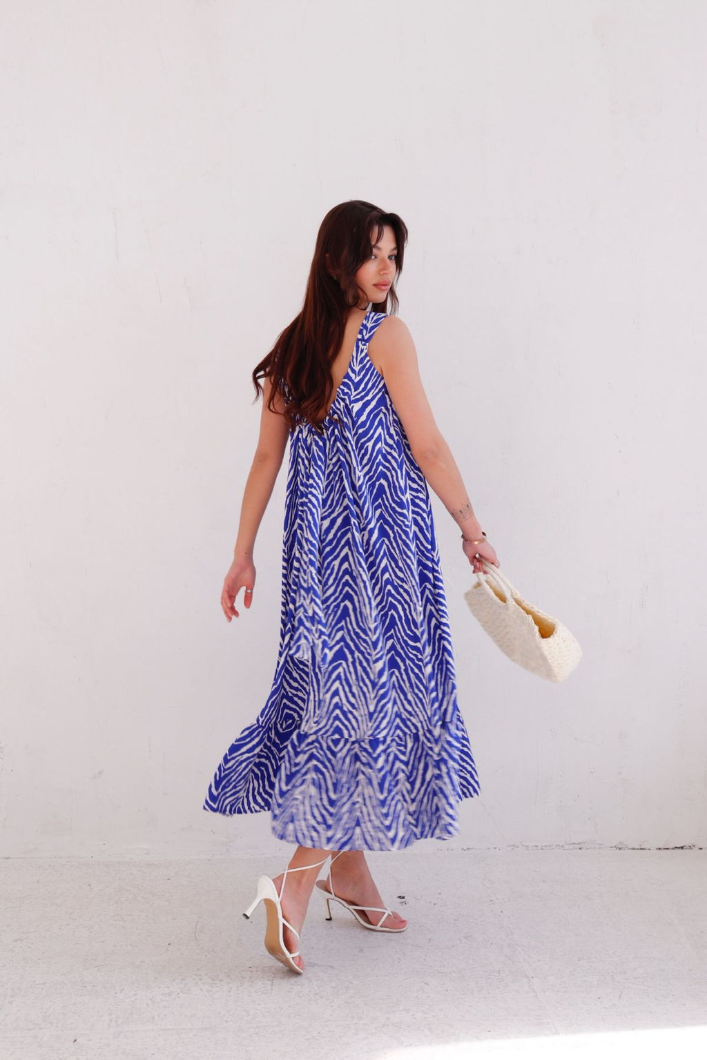 9413 Платье Мальдивы для пляжа и фотосъёмки сине-белое (остаток: 42-44) - Martichelli фото 9