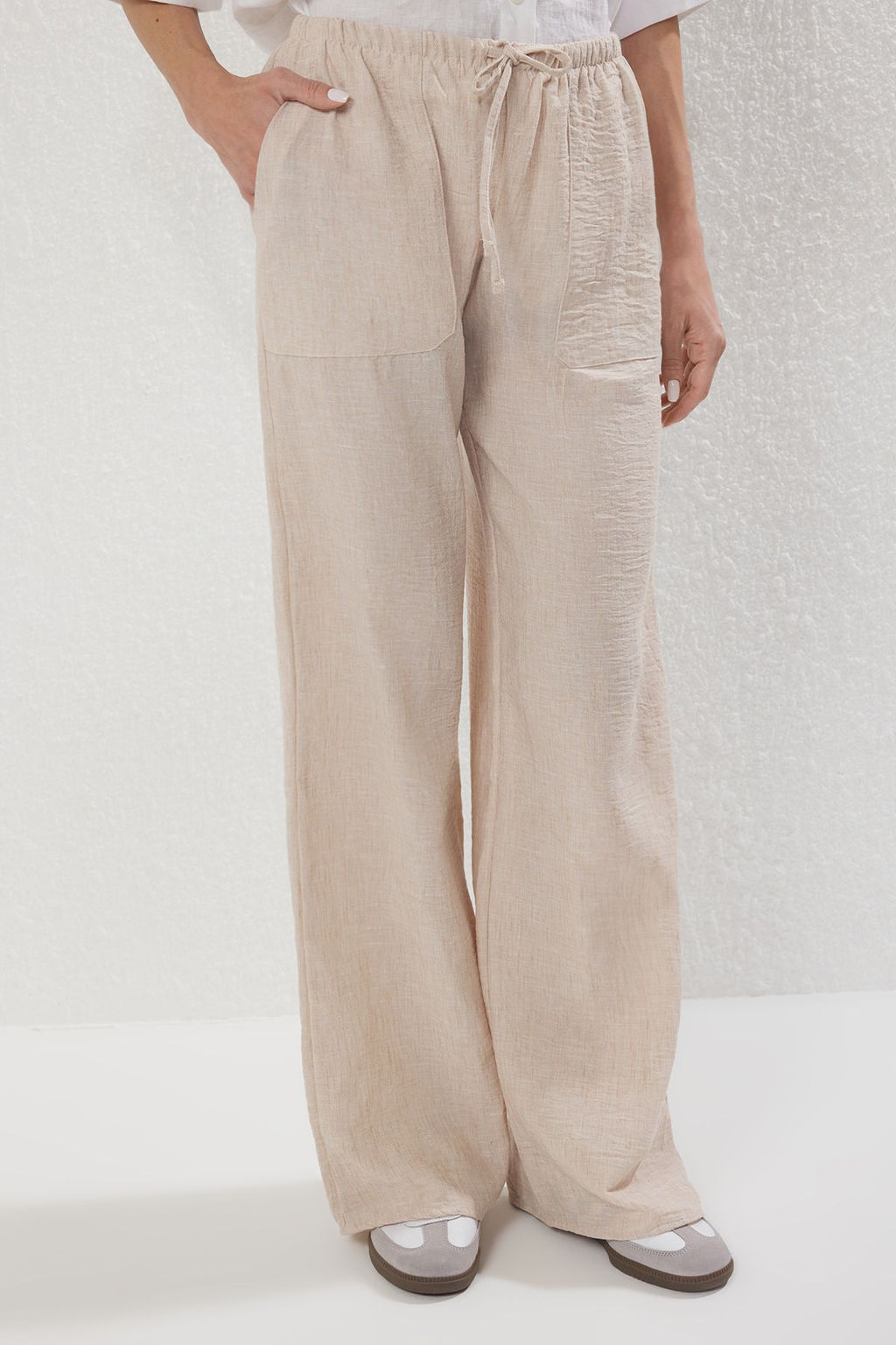 Trendyolmilla Tas Keten Gorunumlu Baglama Detayl? Wide Leg/Genis Paca Dokuma Pantolon TWOSS25PL00109 фото 3