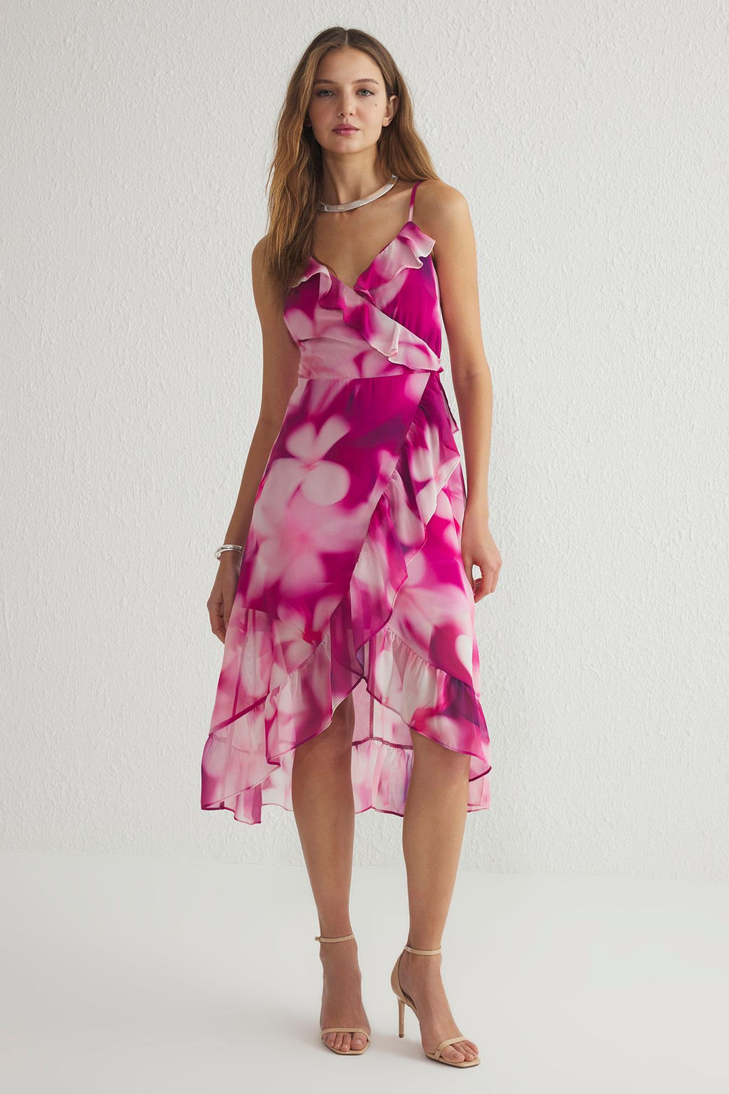 TRENDYOLMILLA Fusya Cicekli Kruvaze Midi Sifon Astarl? Dokuma Elbise TWOSS19EL0375 фото 2