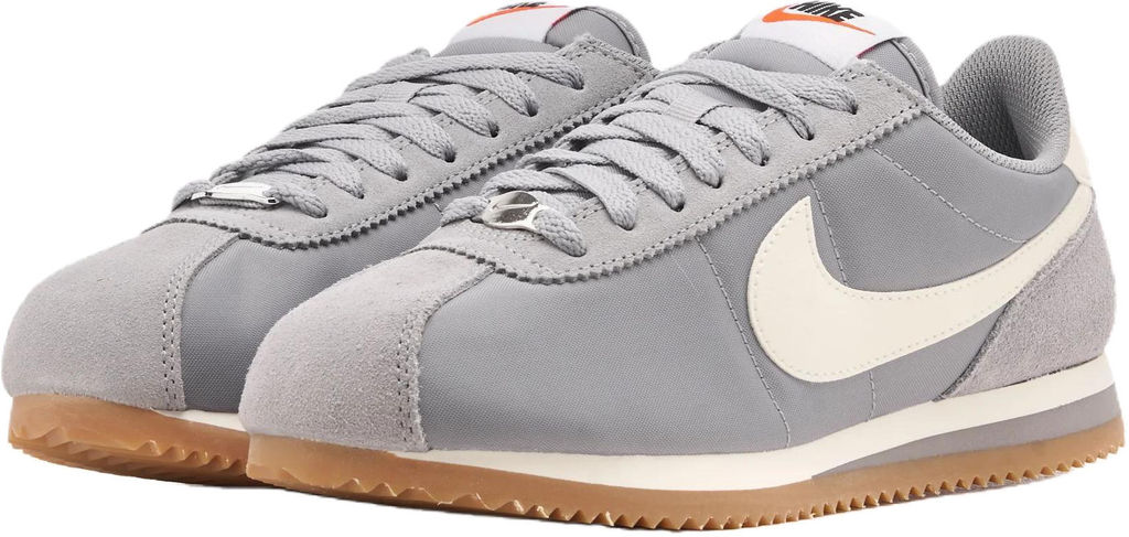 Кроссовки женские