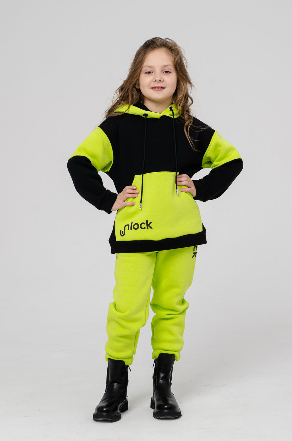 886Д Костюм детский "Черный/салатовый"