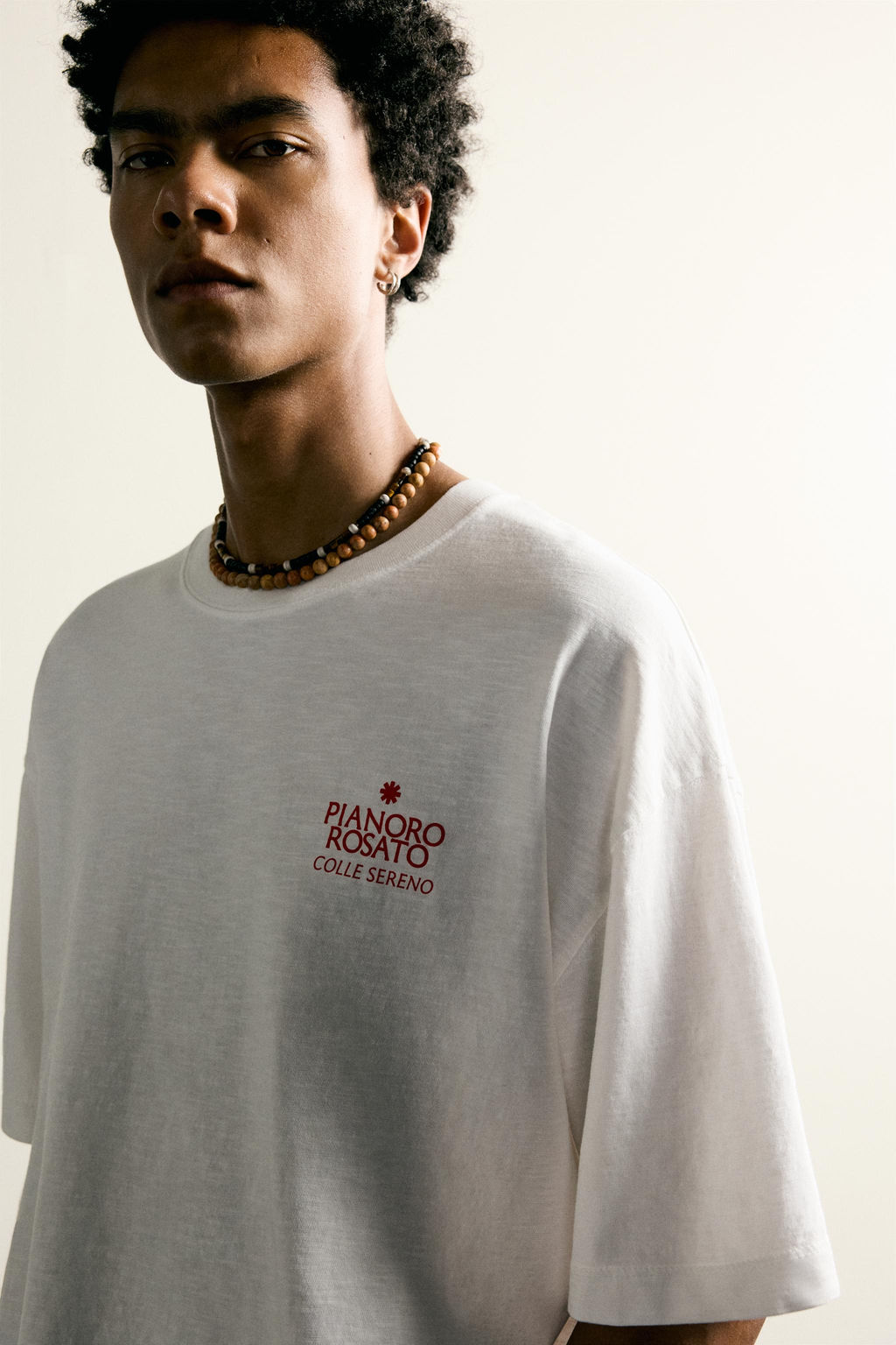 CAMISETA RELAXED FIT ESTAMPADOS CONTRASTE / Blanco roto - Zara фото 5
