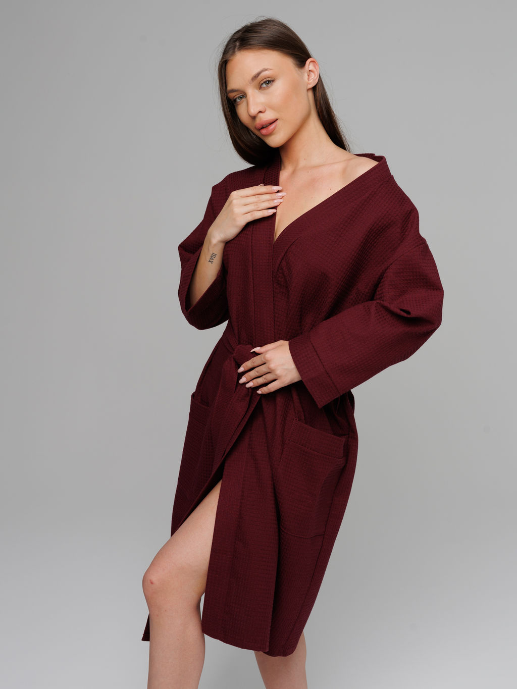Женский укороченный вафельный халат с планкой темно-бордовый В-11 (122)