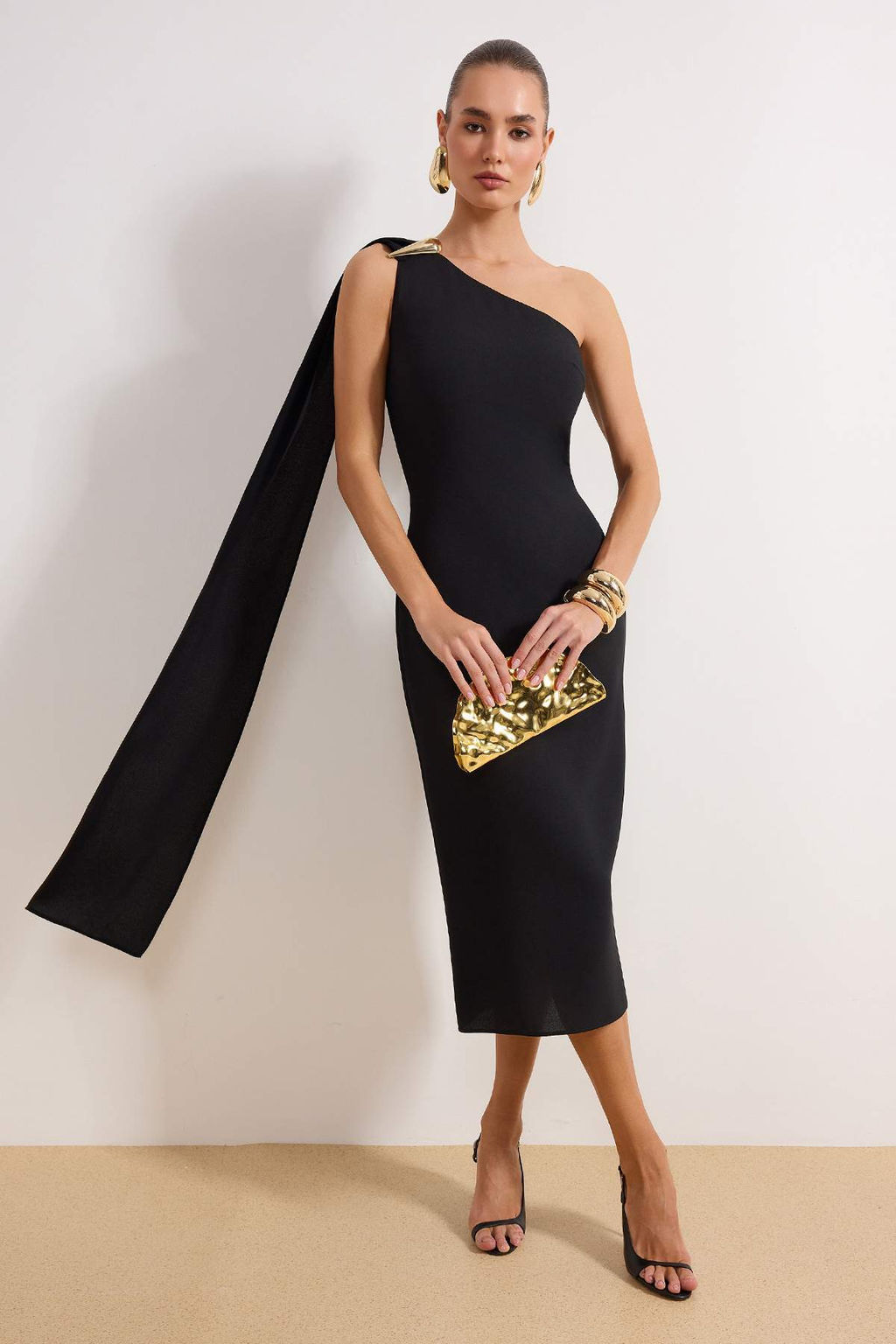 Siyah Duz Aksesuar Detayl? Dokuma Krep Midi Astarl? S?k/Gece Elbise