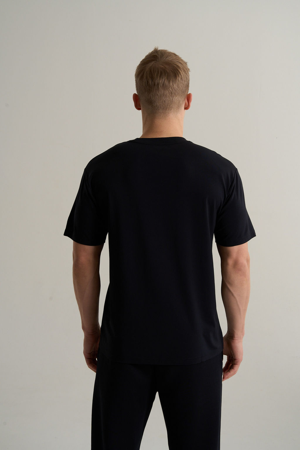 Футболка Черный