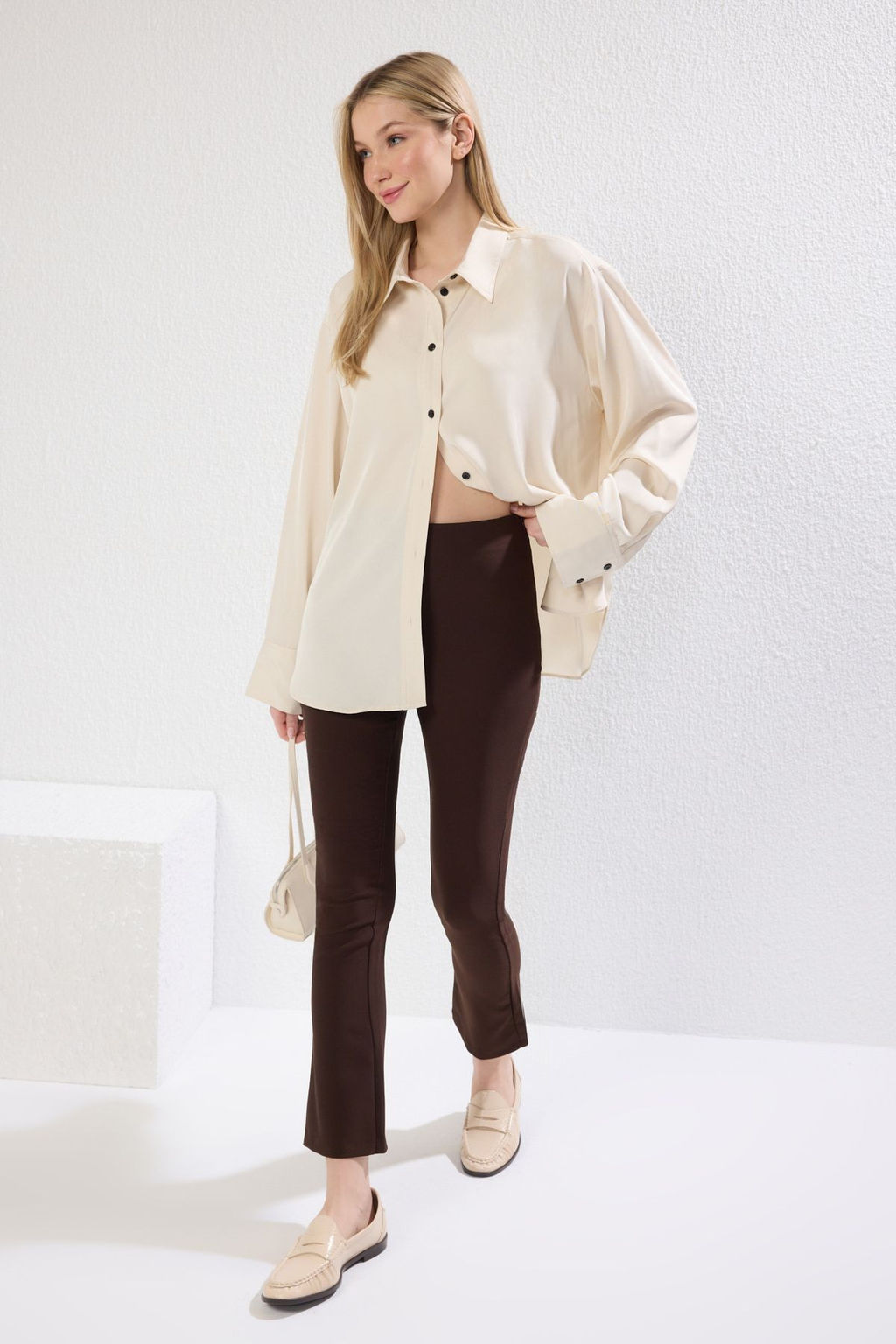 TRENDYOLMILLA Kahverengi Crop Flare Dokuma Pantolon TWOSS25PL00092  фото 3