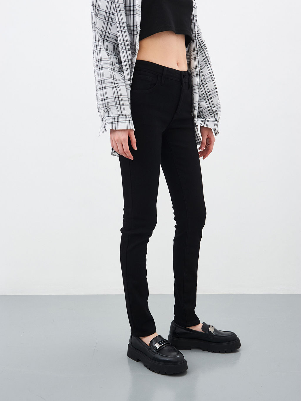 Утепленные женские джинсы зауженного кроя на флисе - Mossmore фото 12