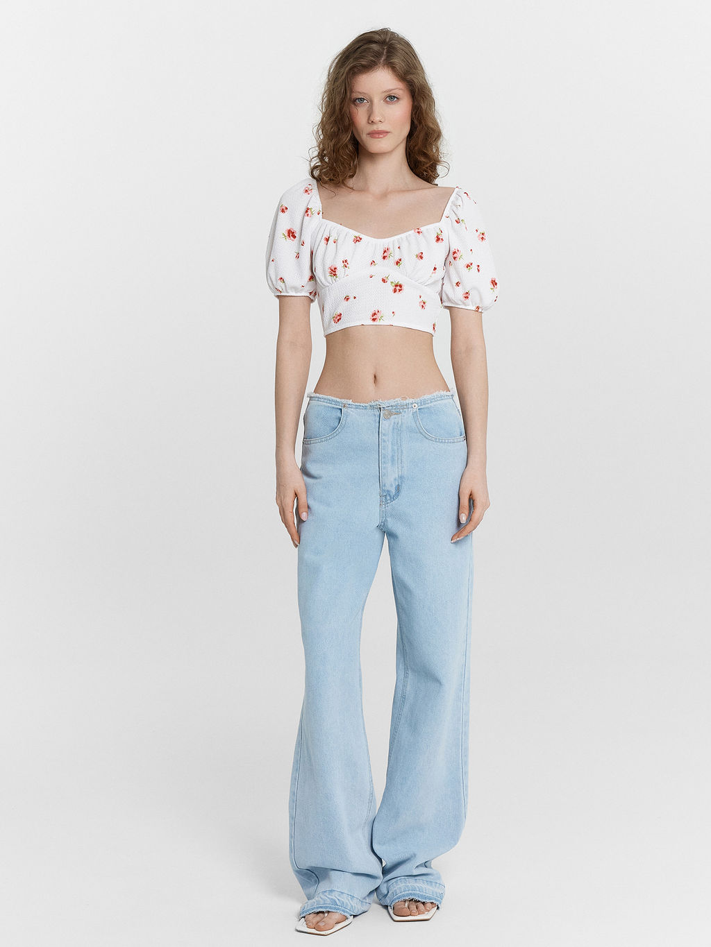 Топ укороченный женский белый с цветочным принтом - Mark formelle фото 3