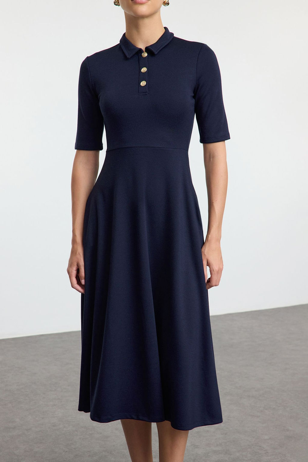 TRENDYOLMILLA K?rm?z? Dugmeli Yaka Truvakar Kol Skater/Belden Ac?lan Midi Orme Elbise TWOAW25EL00518 фото 4