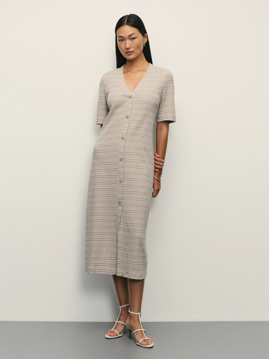 Платье с V-образным вырезом / Zarina  фото 7