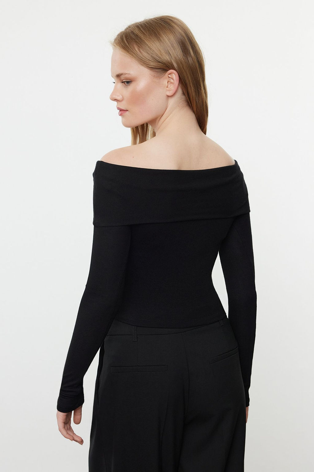 Siyah Carmen Yaka Fitted/Vucuda Oturan Crop Esnek Orme Bluz TWOAW25BZ00008