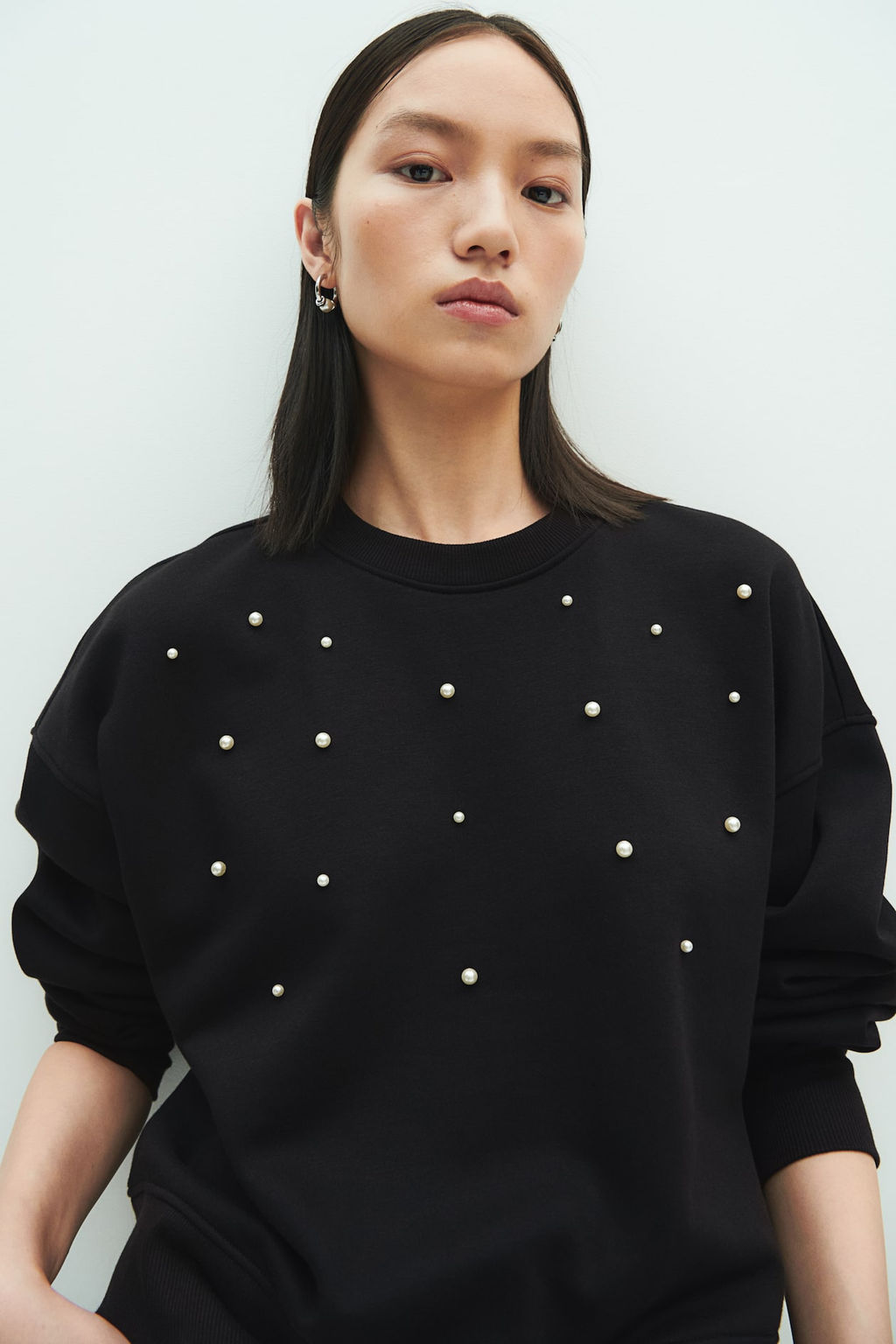 Sudadera oversize con detalles decorativos