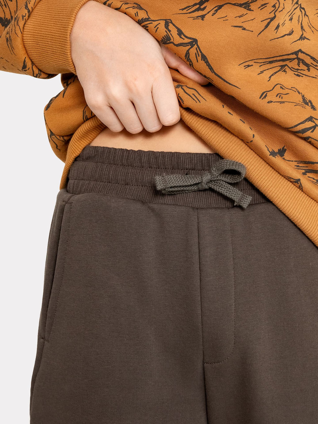 Комплект для мальчиков (джемпер, брюки) коричневый с принтом горы - Mark formelle фото 5