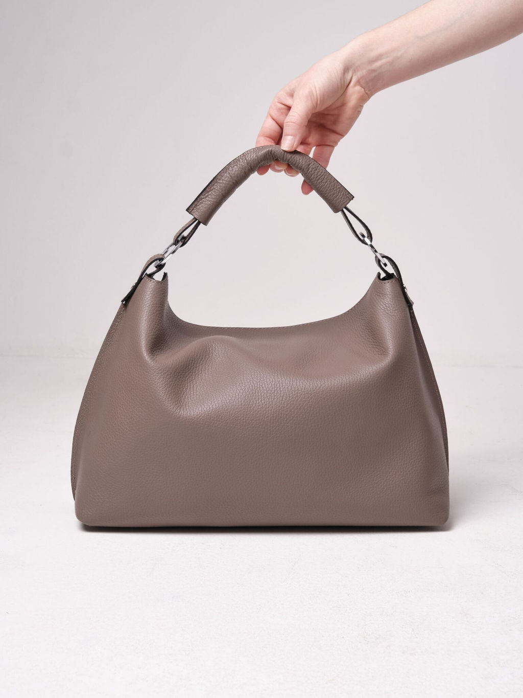 Сумка кожаная на плечо 30900 тауп