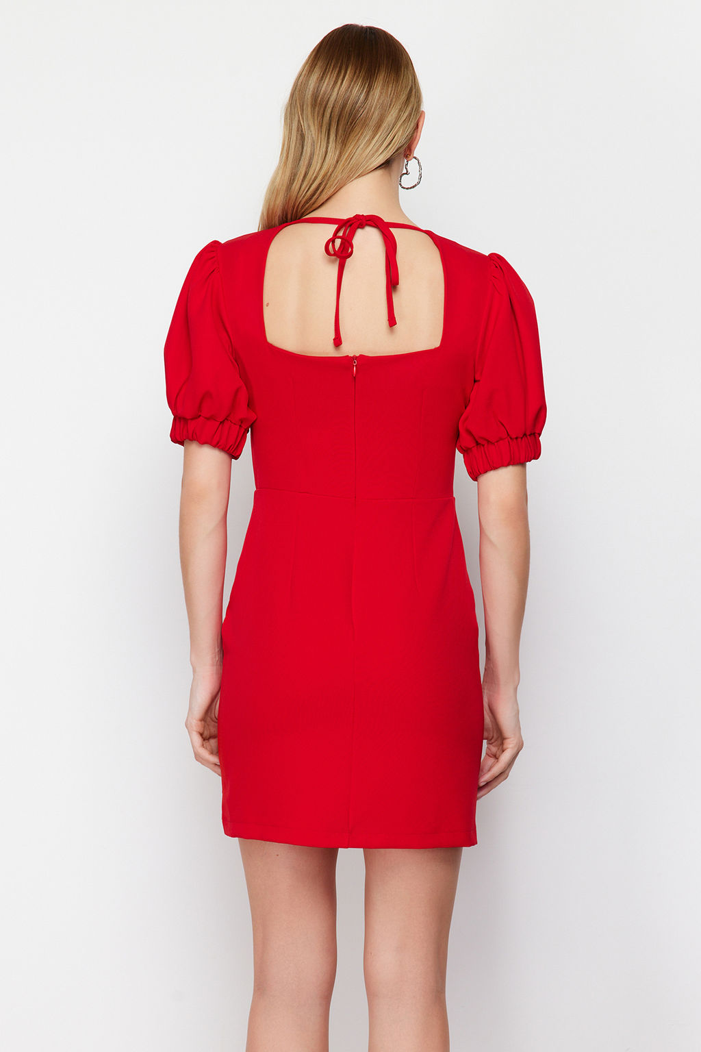 K?rm?z? A Kesim S?rt Datayl? Balon Kollu Mini Dokuma Elbise TWOSS24EL00652