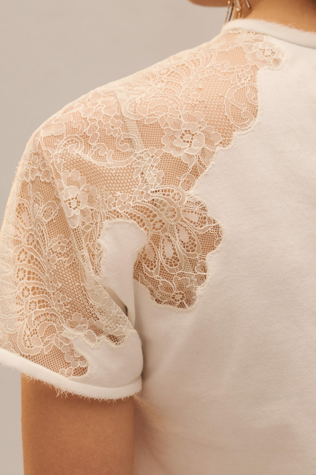 CAMISETA ASIM?TRICA ENCAJE LIMITED EDITION / Crudo