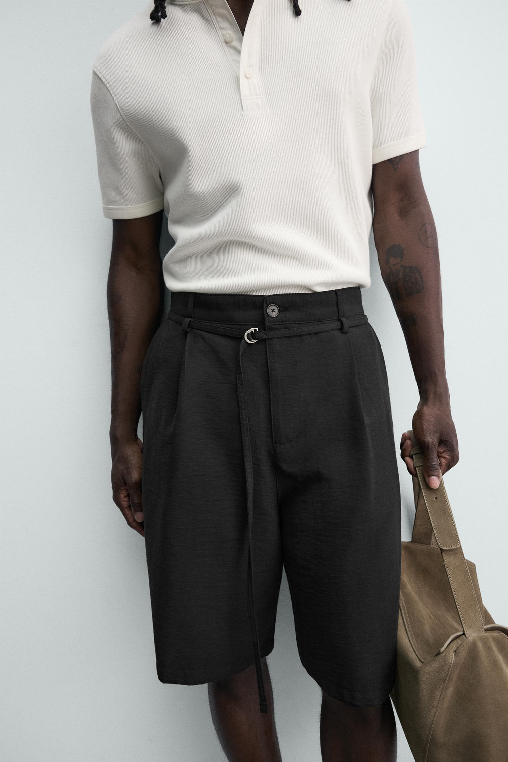 BERMUDA RELAXED FIT PLIEGUES CINTUR?N / Verde gris - Zara фото 6
