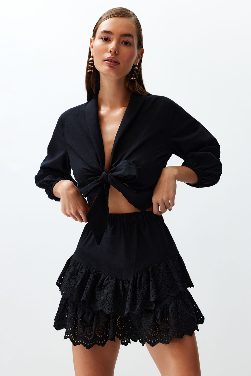 TRENDYOLMILLA Plaj Giyim Briddal Beyaz Mini Dokuma Brode Detayl? Flaml? Pamuk Plaj Etek TBESS24ET00004 фото 15