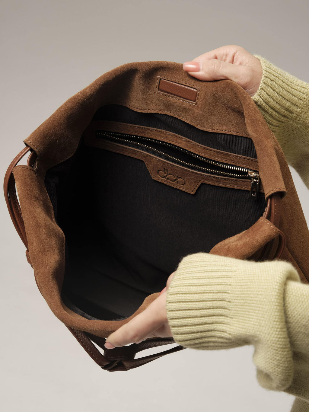 Замшевая сумка Margo DBR 31201 коричневый лист  фото 7