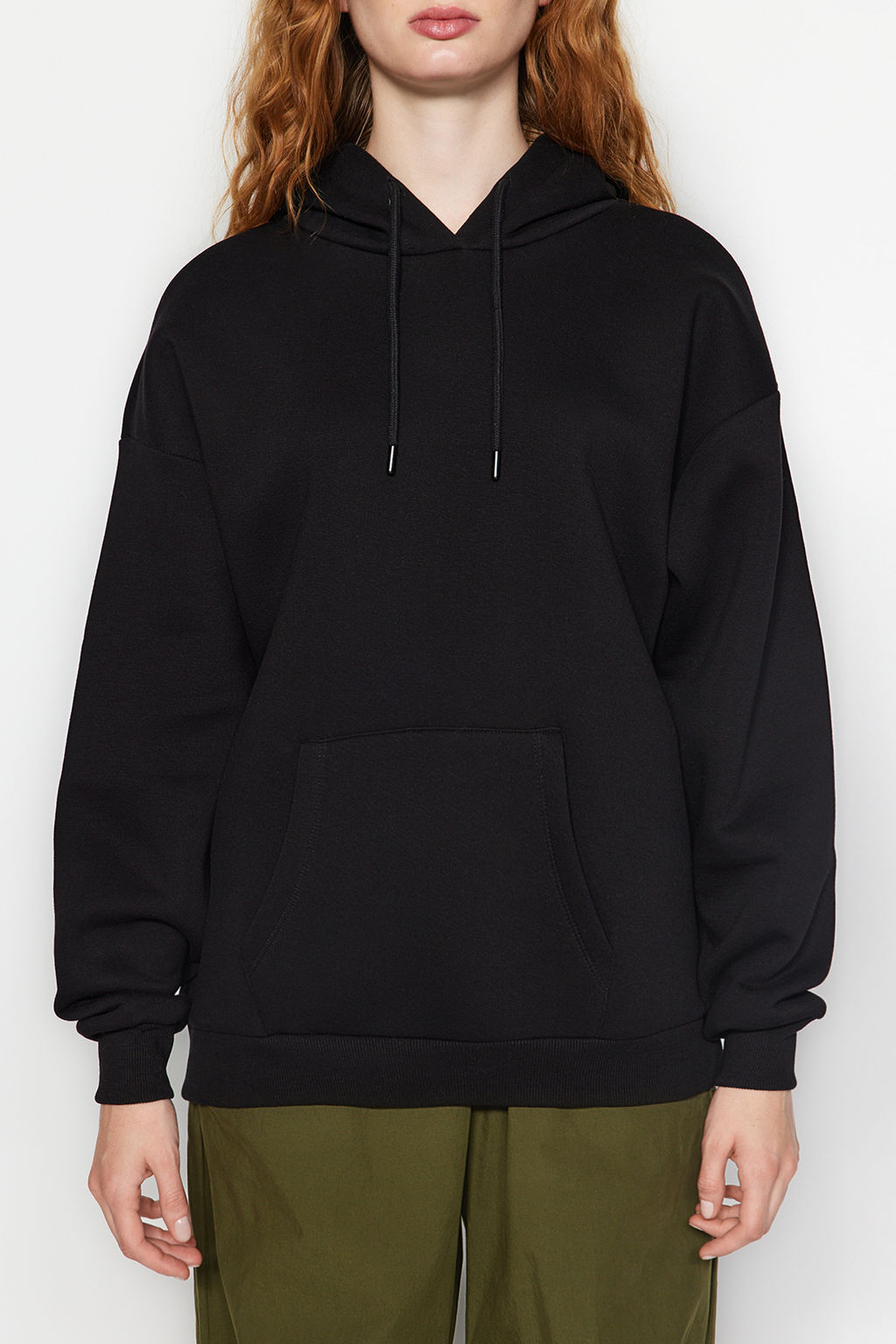 Siyah Kal?n Ici Polarl? Oversize/Genis Kal?p Kapusonlu Basic Orme Sweatshirt TWOAW24SW00103