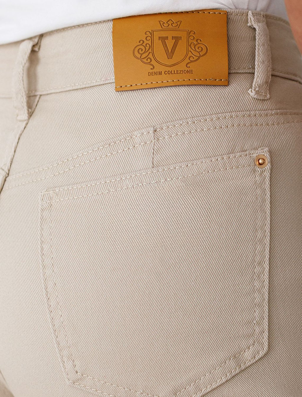 Джинсы клеш с прорезями и необработанным краем из эластичного денима средней плотности - Vilatte фото 3