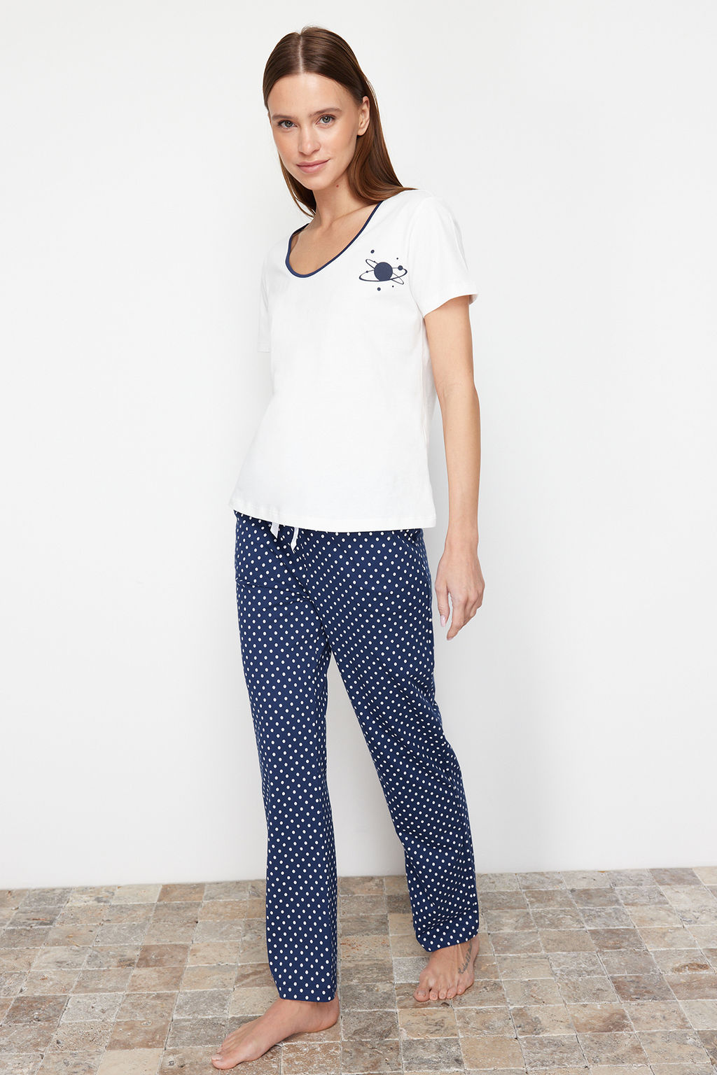 Trendyolmilla Beyaz-Cok Renkli Pamuklu Puantiyeli Orme Pijama Tak?m? THMSS24PT00323