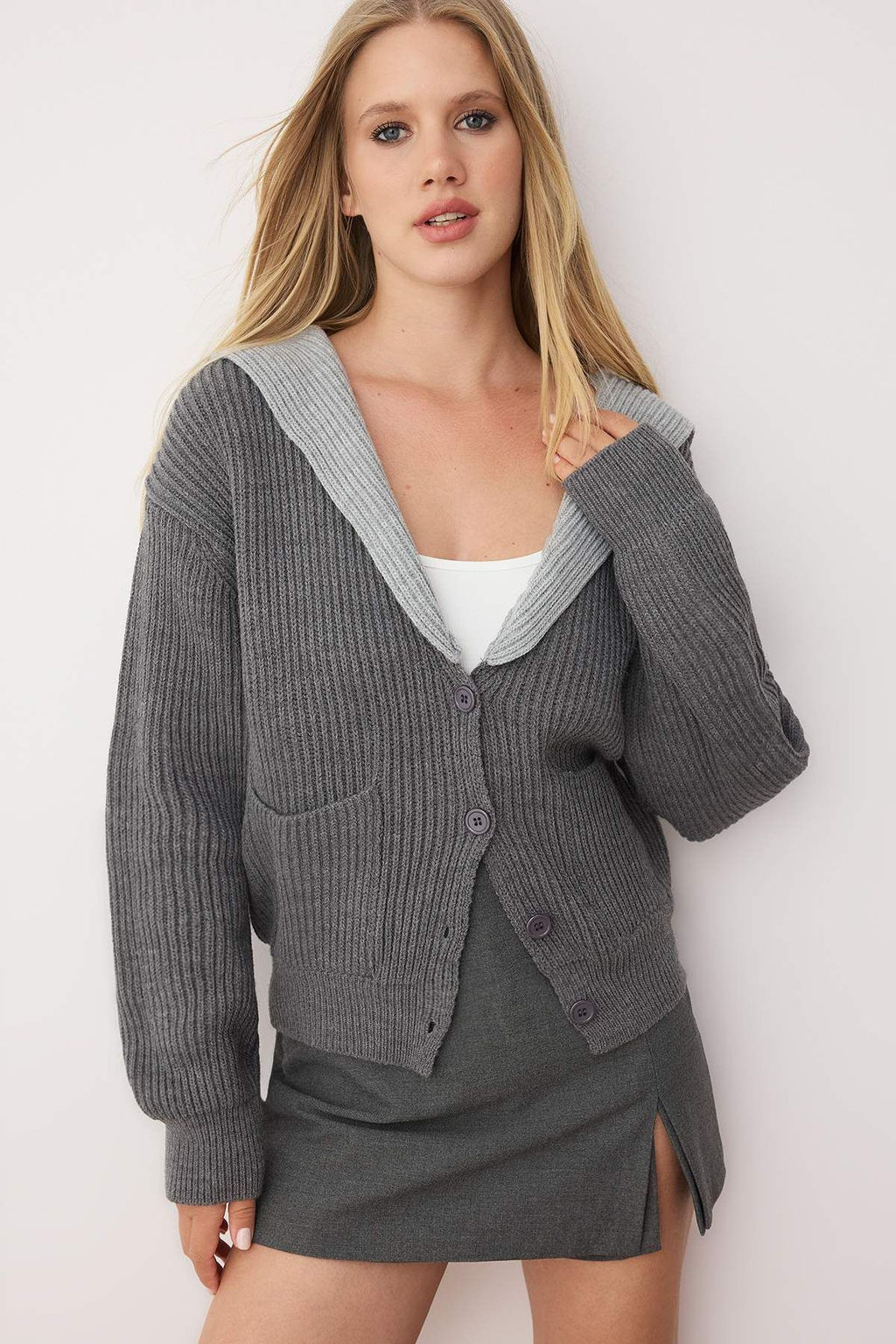 K?rm?z? Renk Bloklu Devrik Yaka Detayl? Yumusak Dokulu Triko H?rka TWOAW26HI00059