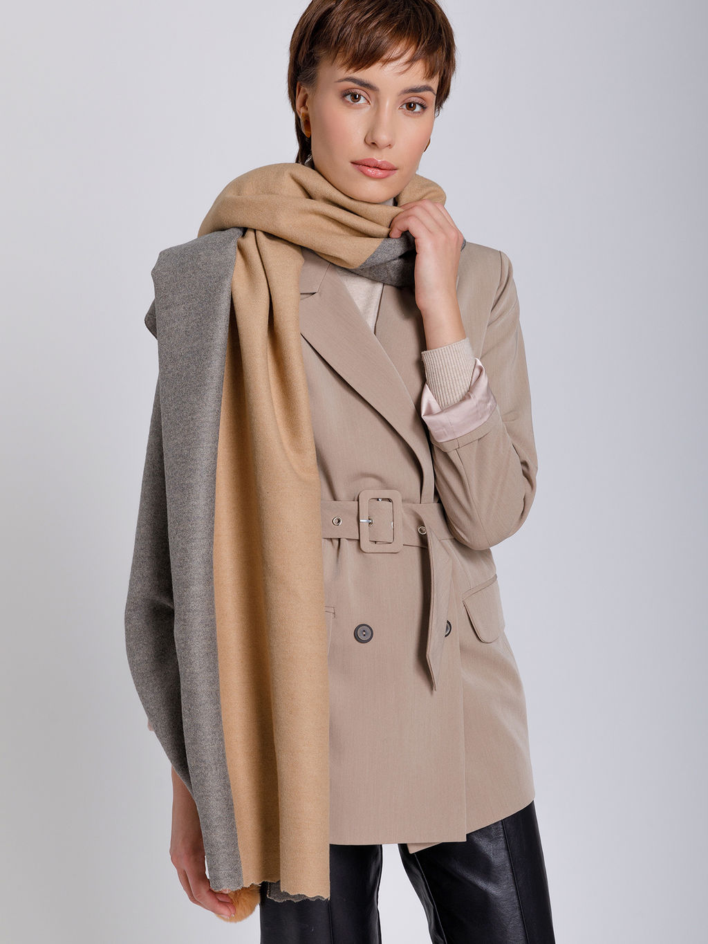 в составе шерсть Большой, мягкий, теплый двусторонний палантин с рисунком в стиле арт-деко. - Tantino фото 4