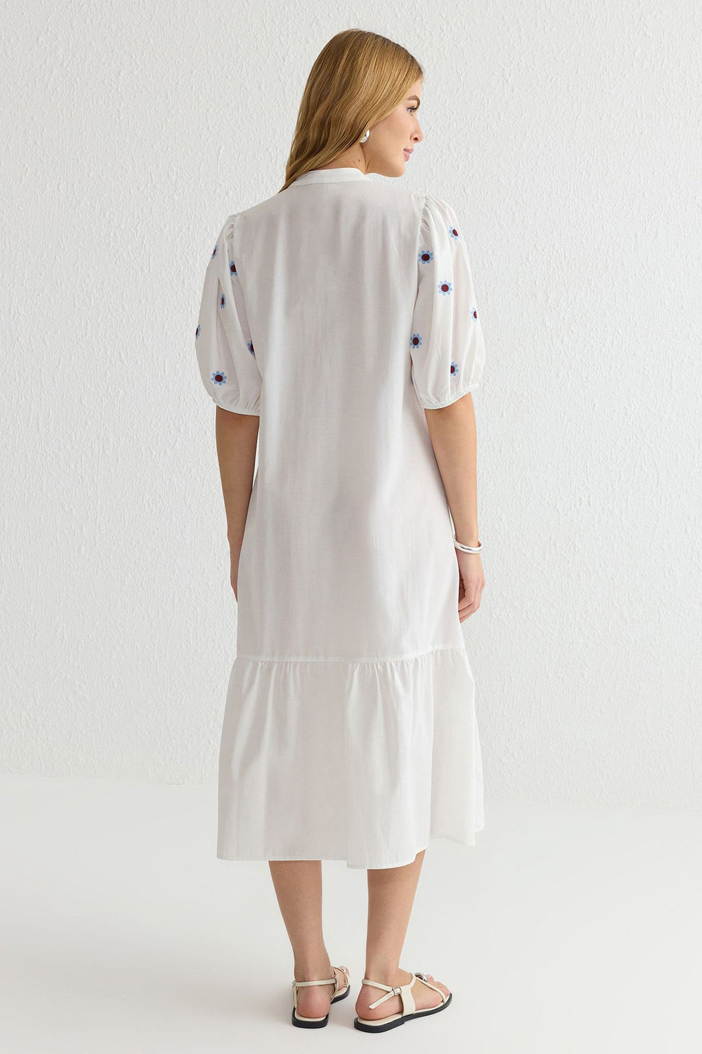 TRENDYOLMILLA Ekru Cicek Nak?sl? Midi Dokuma Gomlek Elbise TWOSS25EL00039 фото 5