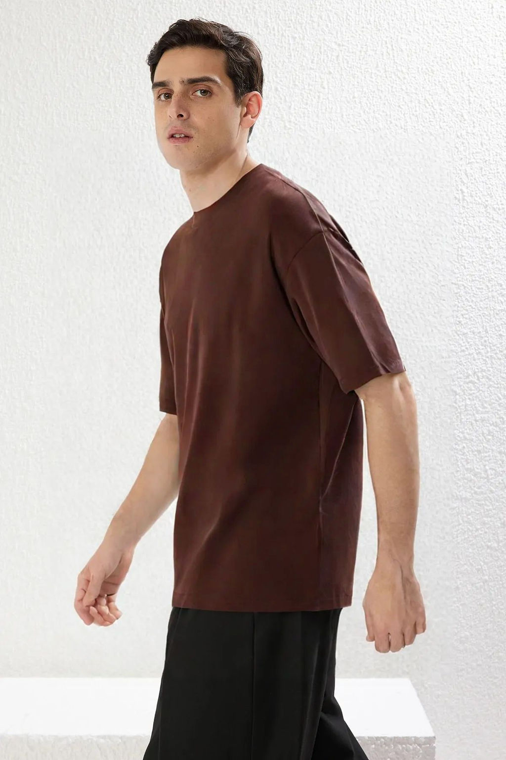 TRENDYOL MAN Koyu Kahverengi Oversize/Genis Kesim %100 Pamuklu Bask?l? T-Shirt TMNSS25TS00070 - Trendyolmilla фото 4