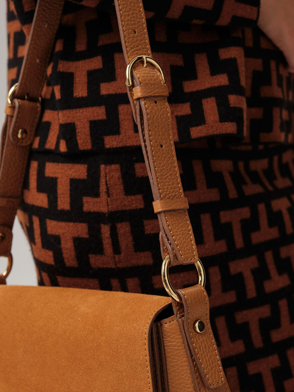 Замшевая сумка Deboro 31026 коричневый лист