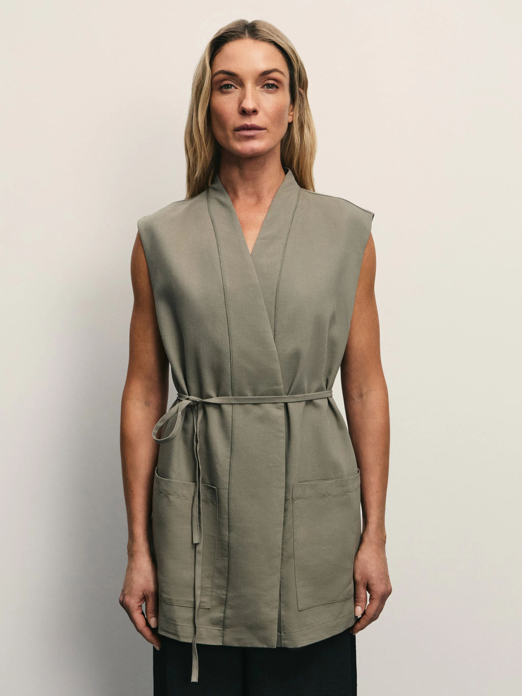 Удлиненный жилет с поясом / Zarina  фото 4