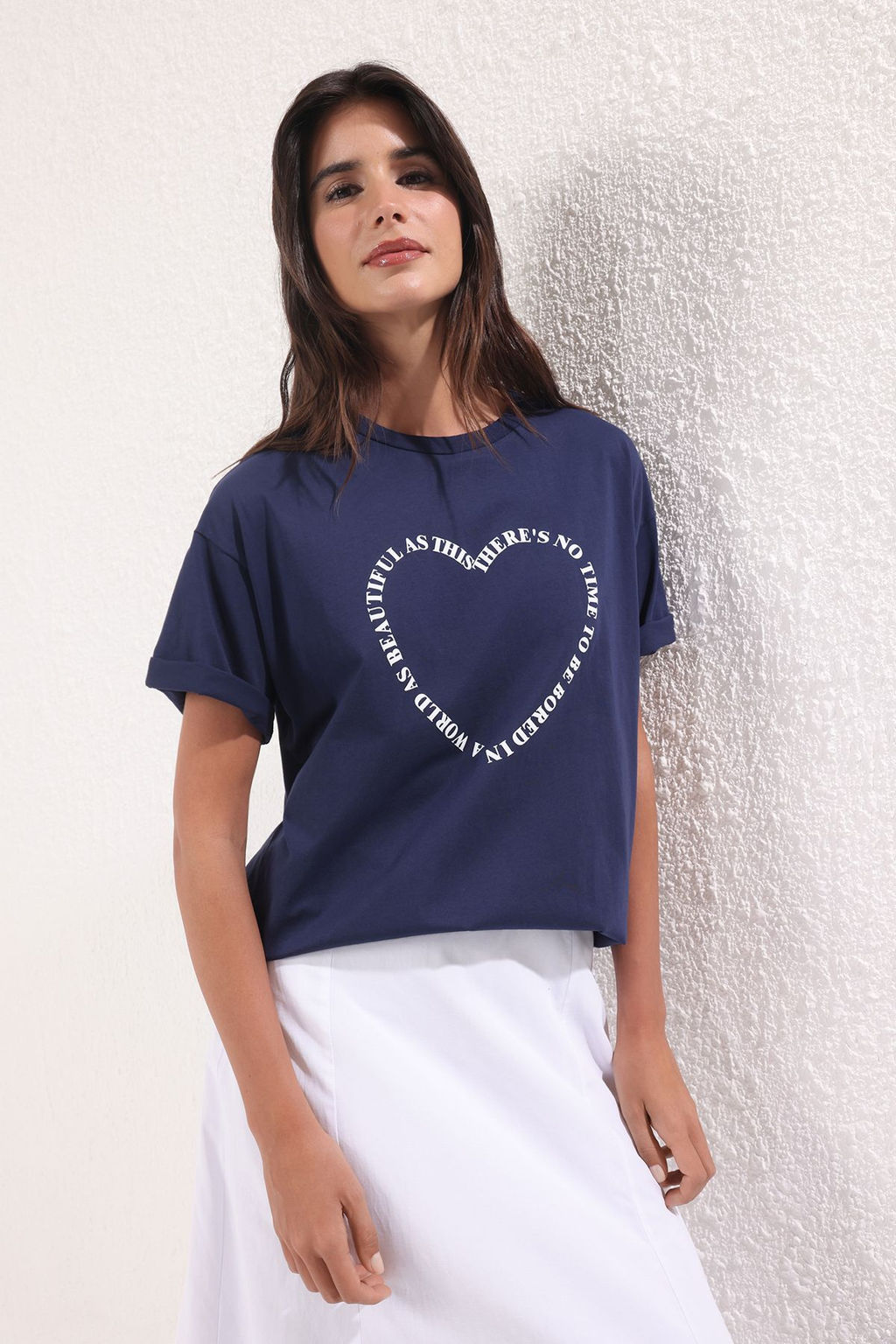 TRENDYOLMILLA Beyaz %100 Pamuk Kalp Slogan Bask?l? Oversize/Rahat Kesim Orme T-Shirt TWOSS24TS00139  фото 8