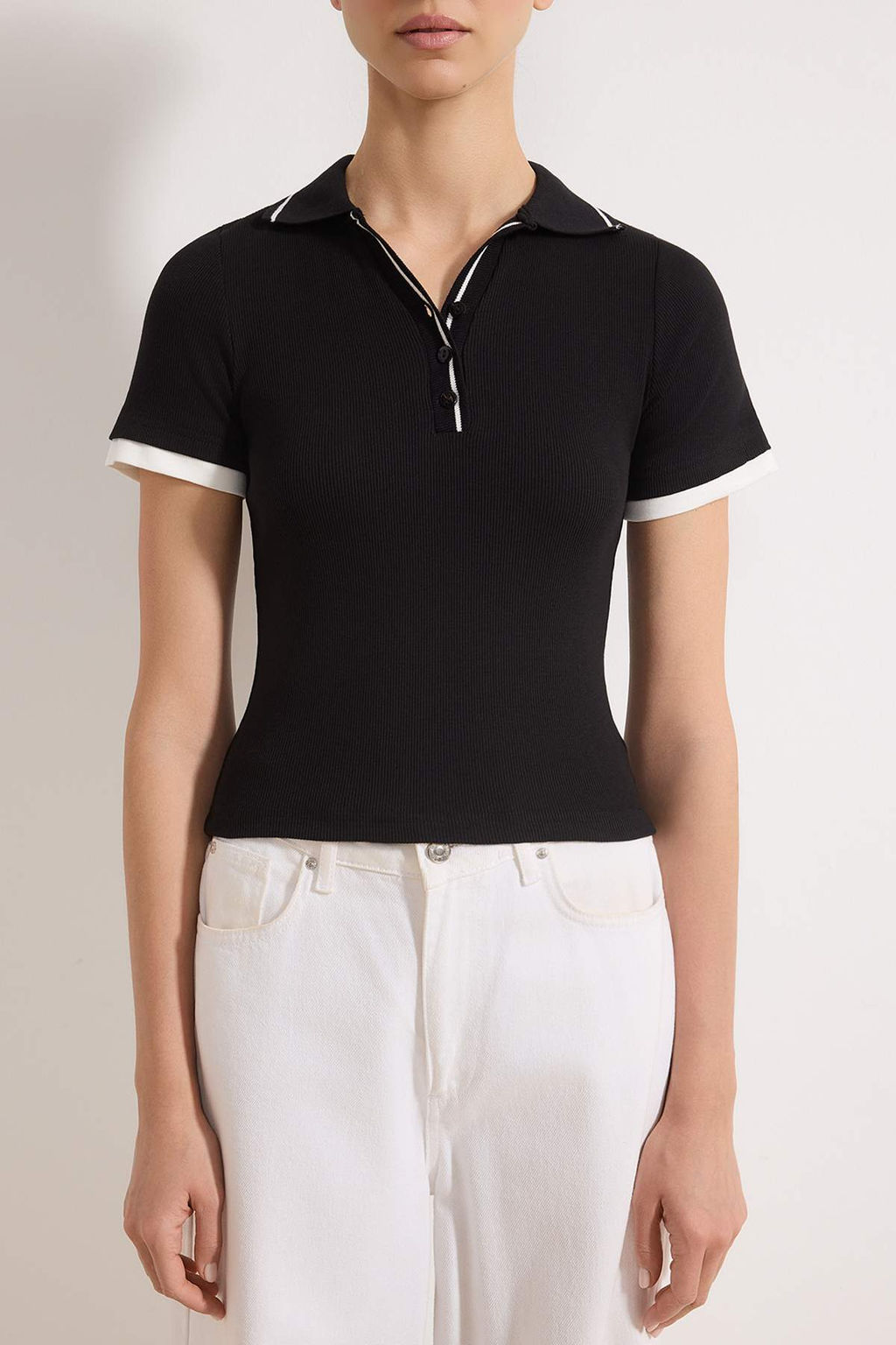 Siyah Fitted/Vucuda Oturan Polo Yaka K?sa Kollu Biyeli Fitilli Esnek Orme Bluz TWOSS26BZ00100